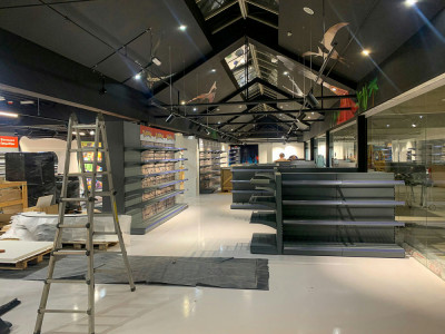 Leverans och montering av butiksutrustning - Kids Coolshop Esbjerg - Danmark